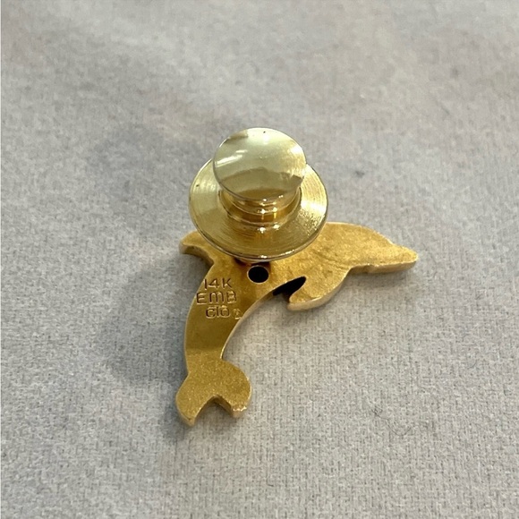 Vintage 14K Gold EMB CTO Dolphin Pin With Sapphire - Picture 3 of 5